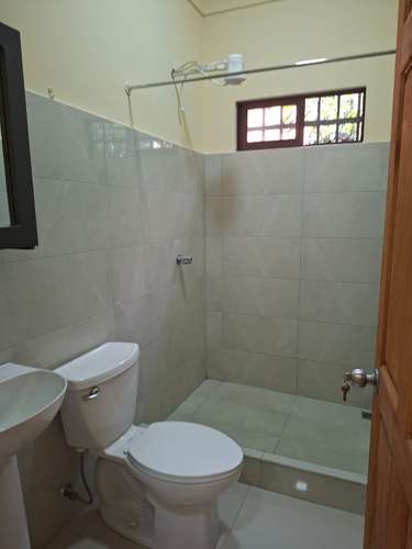 Linda casa de 2 cuartos en la garita de Alajuela. Luz y agua incluida