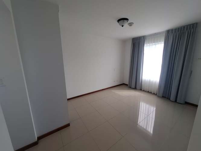 Apartamento a la venta en condominio en la Valencia, Heredia. - Imagen 8