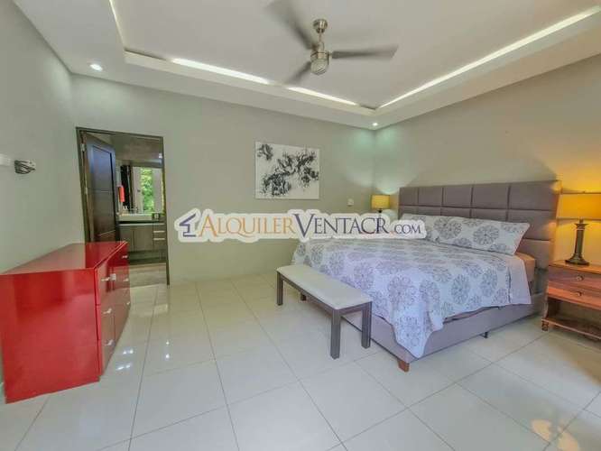 Lujoso condo amueblado con jardín en Brasil de Mora Santa Ana - Imagen 18