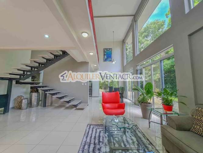 Lujoso condo amueblado con jardín en Brasil de Mora Santa Ana - Imagen 3