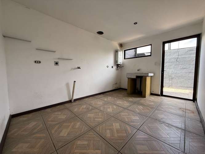 Venta de casa - Remate Bancario! en Residencial en San Vicente de Moravia - Imagen 8