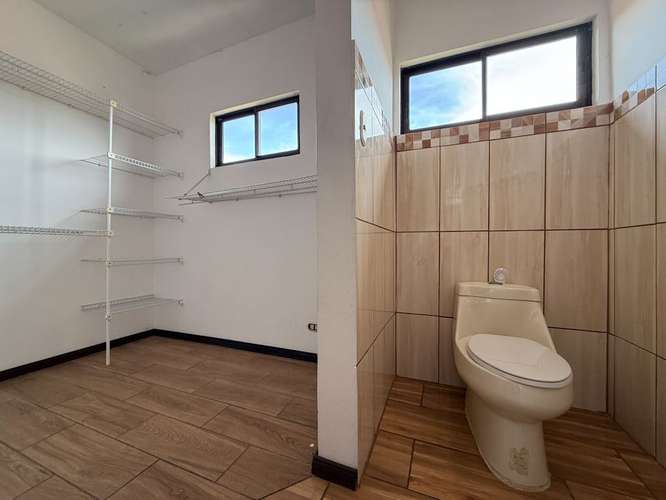 Venta de casa - Remate Bancario! en Residencial en San Vicente de Moravia - Imagen 11