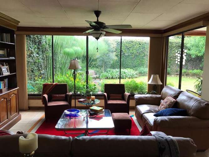Casa en venta por dueño en Los Anonos, Escazú | 555 m² de terreno y amplios jardines - Imagen 4