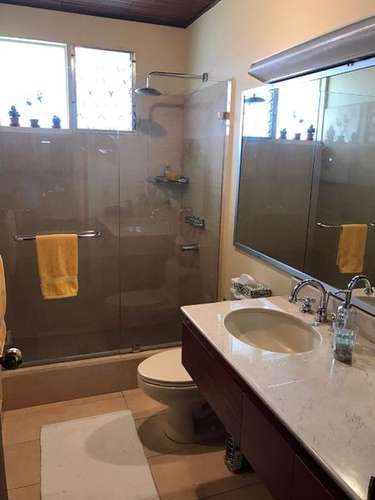 Casa en venta por dueño en Los Anonos, Escazú | 555 m² de terreno y amplios jardines - Imagen 11
