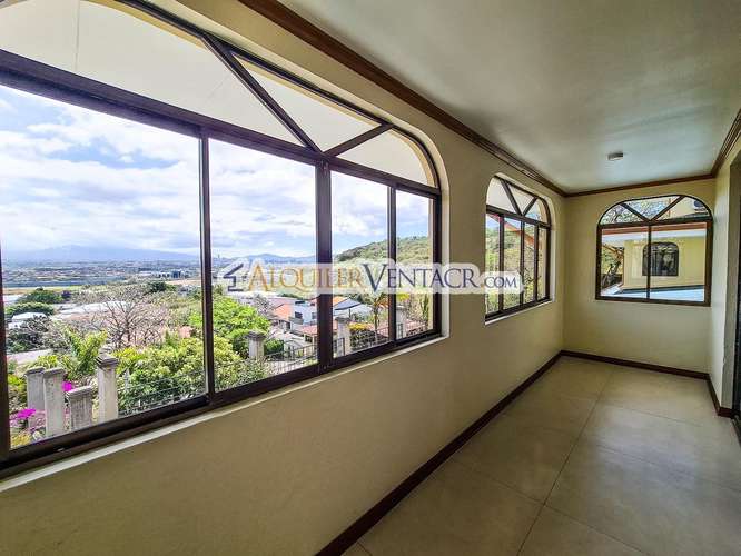Condo de 350 m2 con full vistas / terraza y línea blanca en Guachipelín Escazú - Imagen 4
