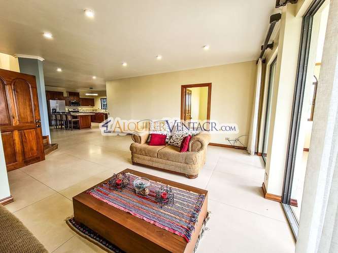 Condo de 350 m2 con full vistas / terraza y línea blanca en Guachipelín Escazú - Imagen 15