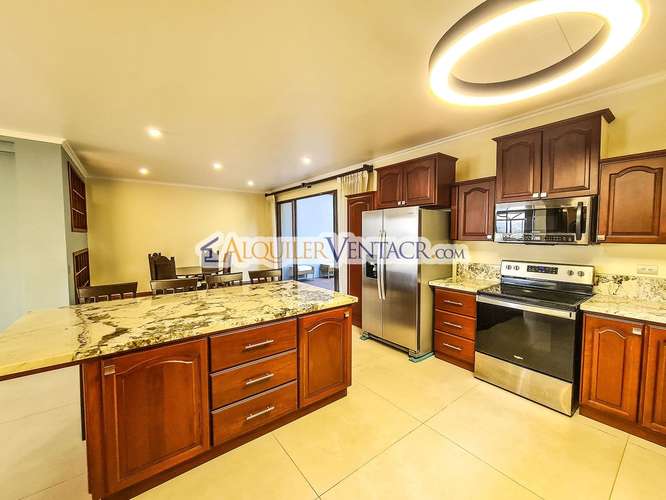 Condo de 350 m2 con full vistas / terraza y línea blanca en Guachipelín Escazú - Imagen 11