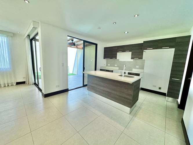 Condominio espacioso con patio y multiples amenidades - Imagen 2