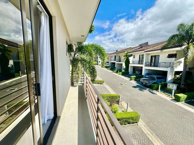 Condominio espacioso con patio y multiples amenidades - Imagen 14
