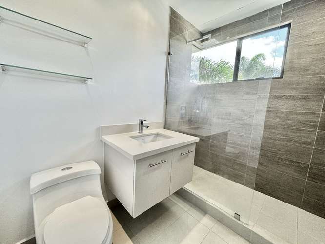 Condominio espacioso con patio y multiples amenidades - Imagen 15