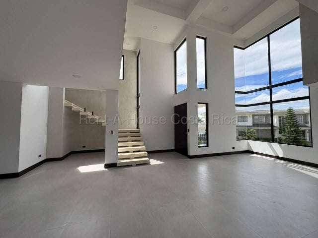 Venta de Moderna Casa para ESTRENAR en Ulloa-Heredia RZ - Imagen 2