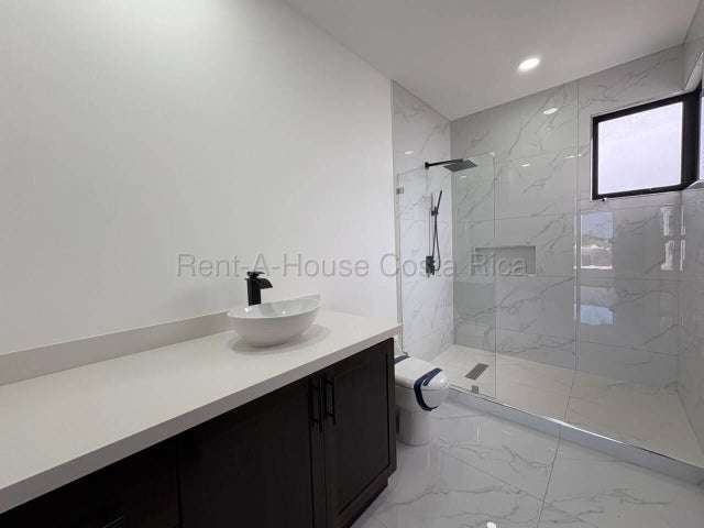 Venta de Moderna Casa para ESTRENAR en Ulloa-Heredia RZ - Imagen 13