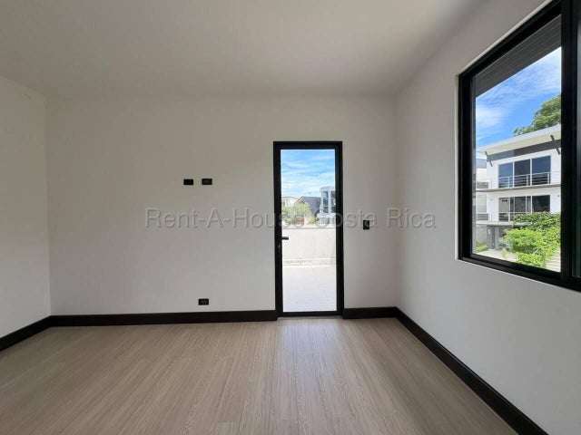 Venta de Moderna Casa para ESTRENAR en Ulloa-Heredia RZ - Imagen 9