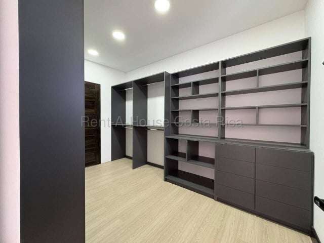 Venta de Moderna Casa para ESTRENAR en Ulloa-Heredia RZ - Imagen 11