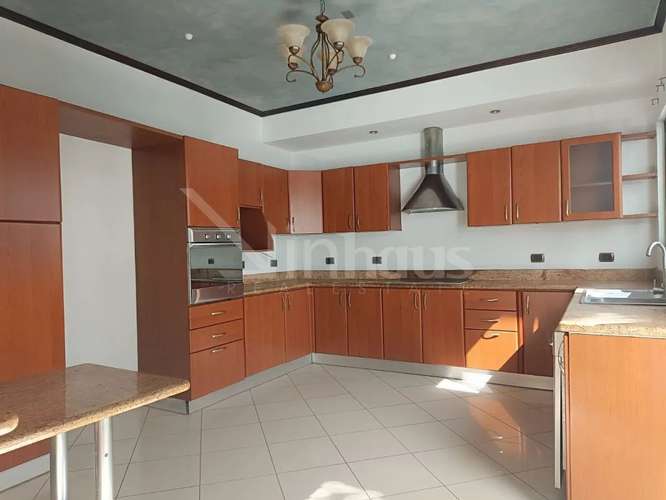 Venta de casa con 3 parqueos en condominio en la Riviera de Belen  - Imagen 3