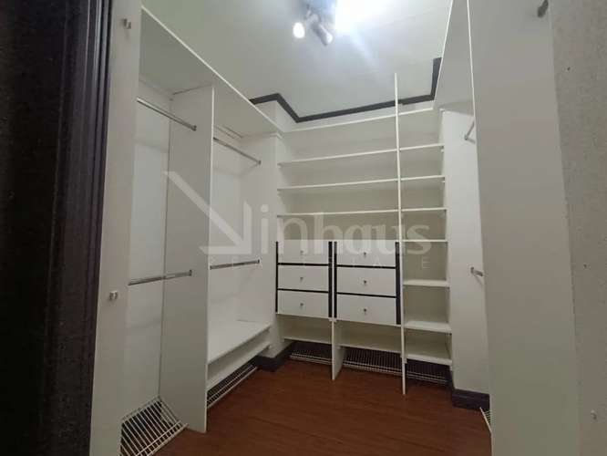 Venta de casa con 3 parqueos en condominio en la Riviera de Belen  - Imagen 11