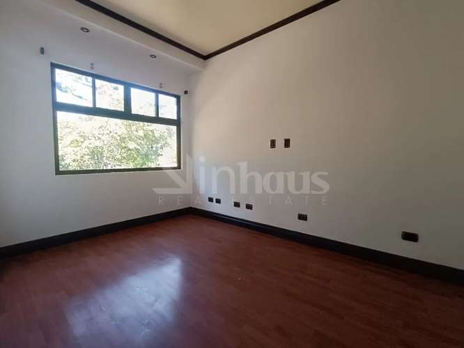 Venta de casa con 3 parqueos en condominio en la Riviera de Belen  - Imagen 13