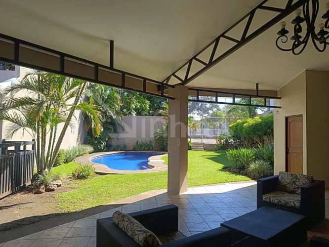 Venta de casa con 3 parqueos en condominio en la Riviera de Belen  - Imagen 20