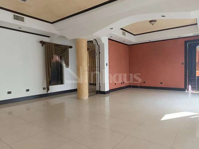 Venta de casa con 3 parqueos en condominio en la Riviera de Belen  - Imagen 4