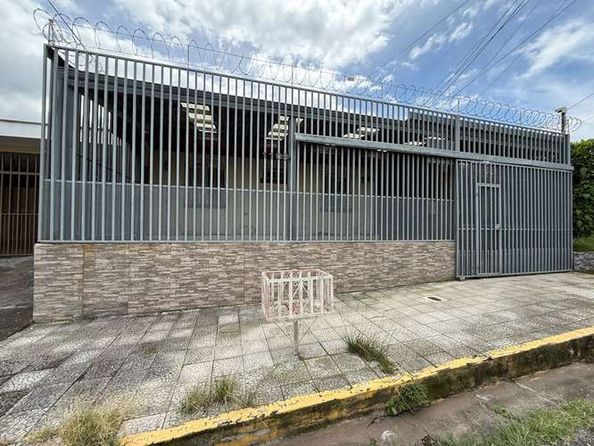 Venta de casa con Potencial de Remodelación Remate Bancario! - Imagen 1