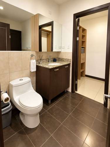 APARTAMENTO AMUEBLADO EN ALQUILER SANTA ANA CENTRO | ÚLTIMO PISO | 2 PARQUEOS + BODEGA - Imagen 3