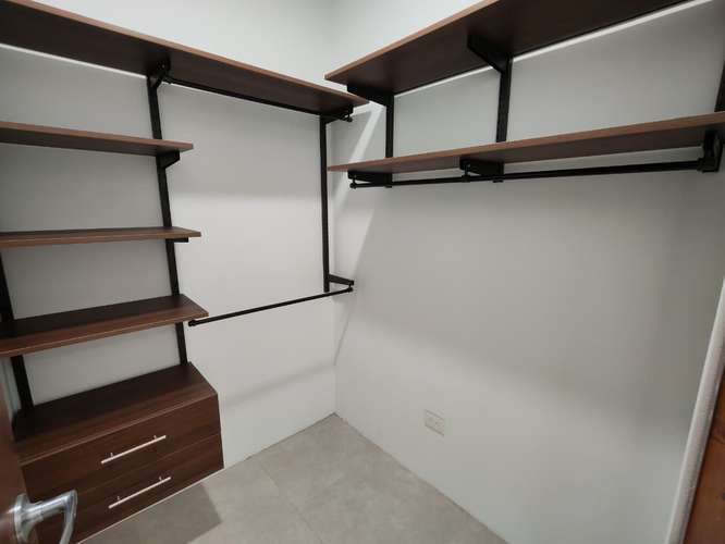 Se alquila apartamento en Rohrmoser. Cerca del Colegio Británico. Con línea blanca o vacío.