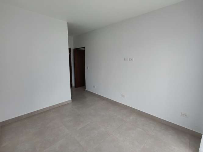 Se alquila apartamento en Rohrmoser. Cerca del Colegio Británico. Con línea blanca o vacío.