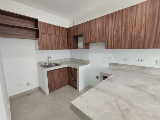 Se alquila apartamento en Rohrmoser. Cerca del Colegio Británico. Con línea blanca o vacío.