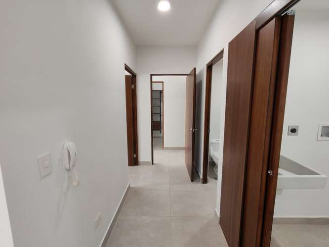 Se alquila apartamento en Rohrmoser. Cerca del Colegio Británico. Con línea blanca o vacío.