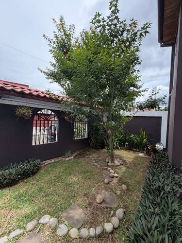 Vendo Casa en San Pablo, Heredia. Residencial Las Flores, muy amplia en construcción y zonas verdes - Imagen 3