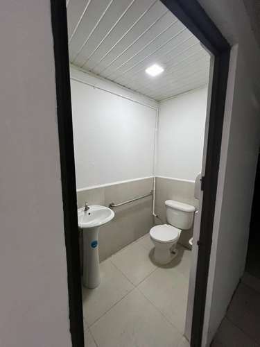 ALQUILER LOCAL COMERCIAL AVENIDA CENTRAL - Imagen 8