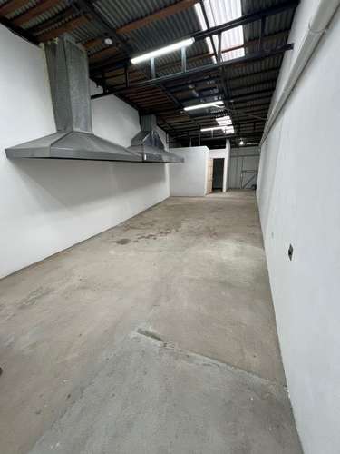 ALQUILER LOCAL COMERCIAL AVENIDA CENTRAL - Imagen 2