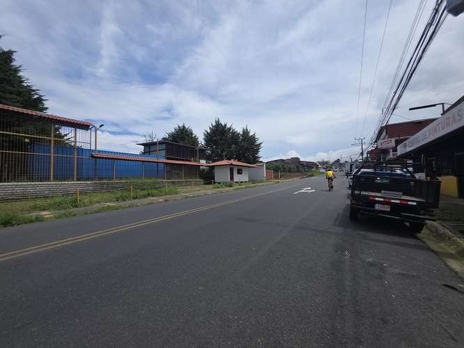 ALQUILER LOCAL COMERCIAL MATA DE PLATANO GOICOCHEA