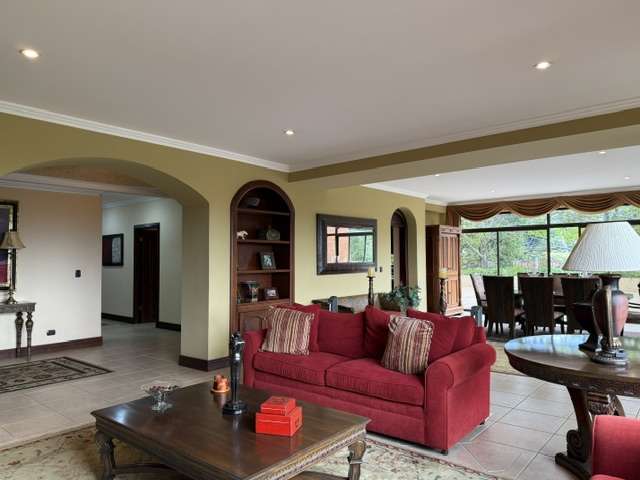 Exclusivo apartamento de lujo en Escazú con 3 habitaciones, terraza y vistas a las montañas