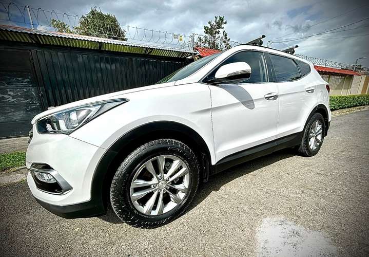 2017 Santa Fe Hyundai, 4WD, techo Panorámico. Automático - Excelente estado 4WD - Imagen 10