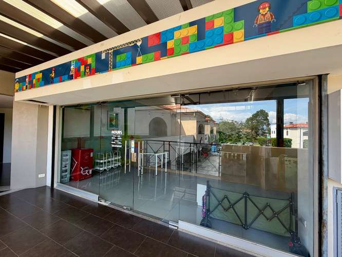 Venta de local en Plaza del Río, Santa Ana.