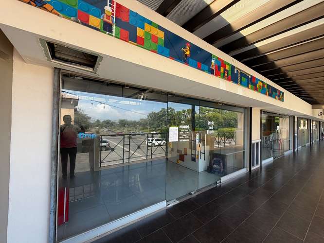 Venta de local en Plaza del Río, Santa Ana. - Imagen 2