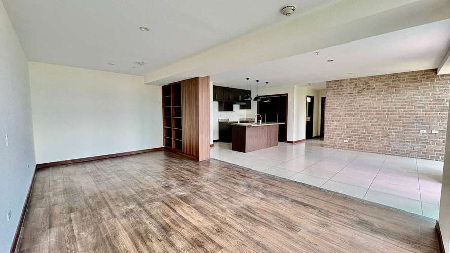ELEGANTE Y AMPLIO APARTAMENTO CON EXCELENTE VISTA Y UBICACIÓN - Imagen 3
