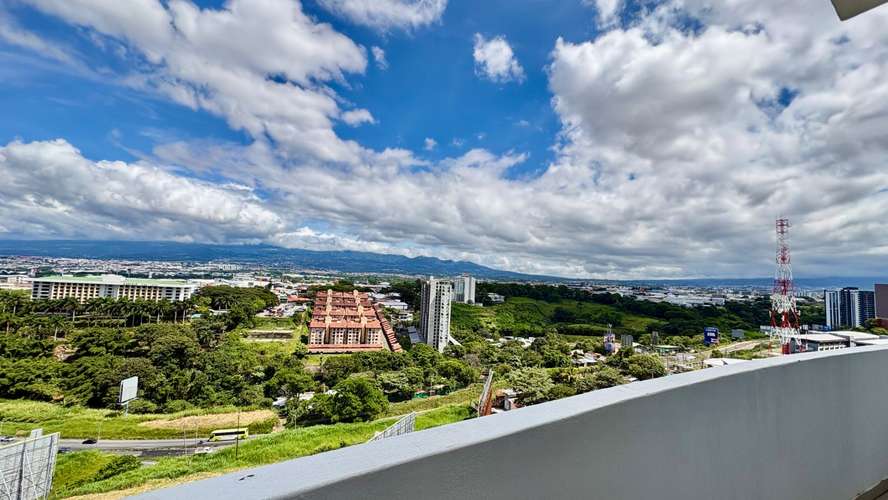 ELEGANTE Y AMPLIO APARTAMENTO CON EXCELENTE VISTA Y UBICACIÓN - Imagen 4