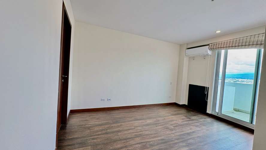 ELEGANTE Y AMPLIO APARTAMENTO CON EXCELENTE VISTA Y UBICACIÓN - Imagen 5
