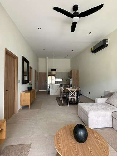 Venta de casa nueva equipada de una planta en condominio en Herradura 