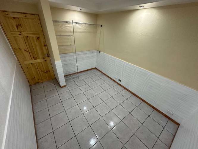  ¡SE ALQUILA AMPLIO APARTAMENTO EN SAN SEBASTIÁN, SAN JOSÉ!  - Imagen 4