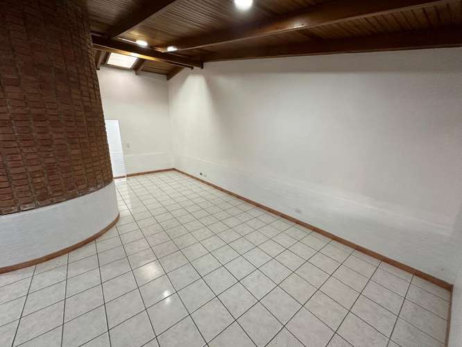  ¡SE ALQUILA AMPLIO APARTAMENTO EN SAN SEBASTIÁN, SAN JOSÉ!  - Imagen 16