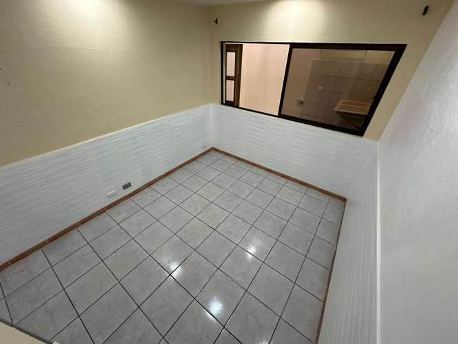  ¡SE ALQUILA AMPLIO APARTAMENTO EN SAN SEBASTIÁN, SAN JOSÉ!  - Imagen 3