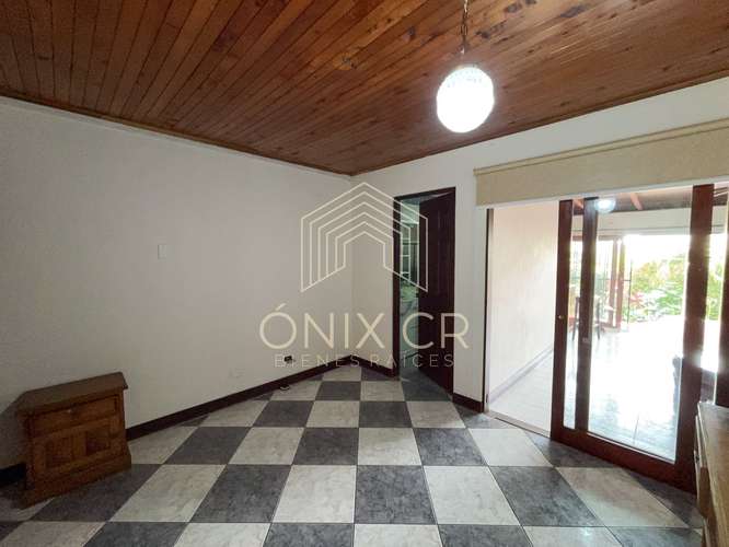 Casa Grande en Rohrmoser Frente a Parque – Perfecta para Familia u Oficina – 900,000 - Imagen 9