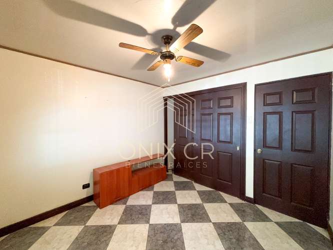 Casa Grande en Rohrmoser Frente a Parque – Perfecta para Familia u Oficina – 900,000 - Imagen 10