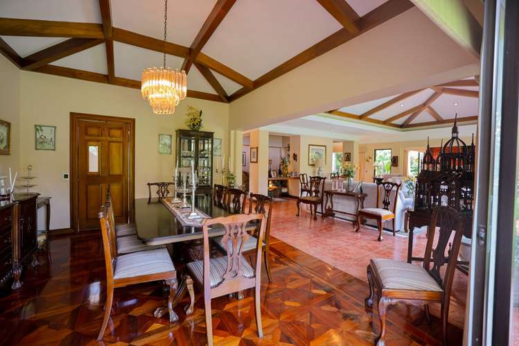 Venta de Casa de Lujo en Ayarco: 1.400m² Terreno, 4 Suites y 9 Parqueos - Imagen 11