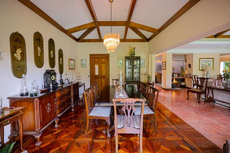 Venta de Casa de Lujo en Ayarco: 1.400m² Terreno, 4 Suites y 9 Parqueos - Imagen 10