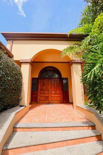 Venta de Casa de Lujo en Ayarco: 1.400m² Terreno, 4 Suites y 9 Parqueos