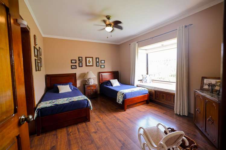 Venta de Casa de Lujo en Ayarco: 1.400m² Terreno, 4 Suites y 9 Parqueos - Imagen 16